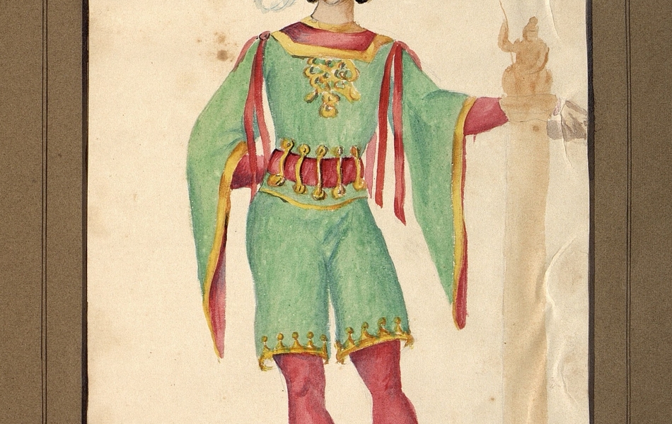 Homme de face vêtu d'une tunique verte bordée d'or sur des collants rouges, appuyé sur une colonne.  Il porte des chausses jaunes avec des rayures bleues.  Il est coiffé d'un chapeau rouge avec une plume blanche.