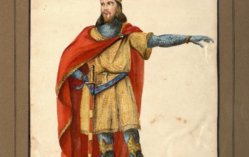 Homme de face avec le visage de profil vêtu d'une cotte de mailles ; il porte une grande cape rouge qui touche le sol.  Une épée est suspendue à sa ceinture.  Il est coiffé d'une couronne d'or avec une grande plume blanche.