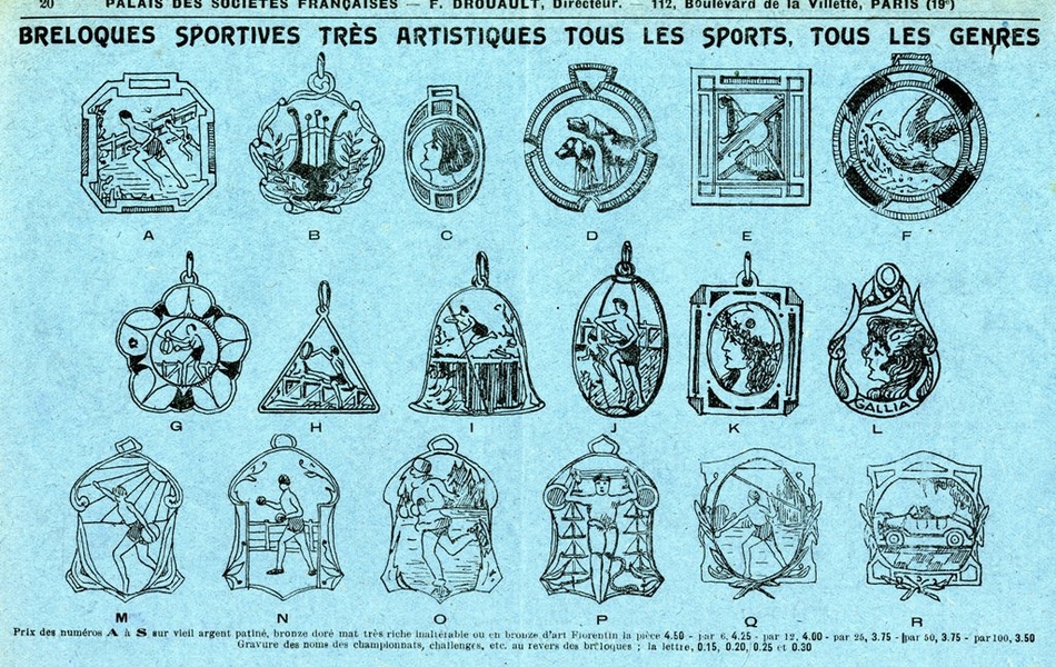 Document imprimé montrant 18 pendentifs illustrant des disciplines sportives. On lit au-dessus "Breloques sportives très artistiques, tous les sports, tous les genres".