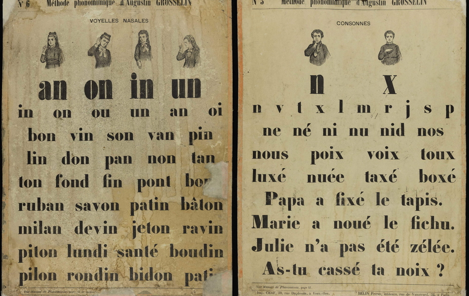 Deux affiches imprimées monochrome sur lesquelles sont décomposées des syllabes.