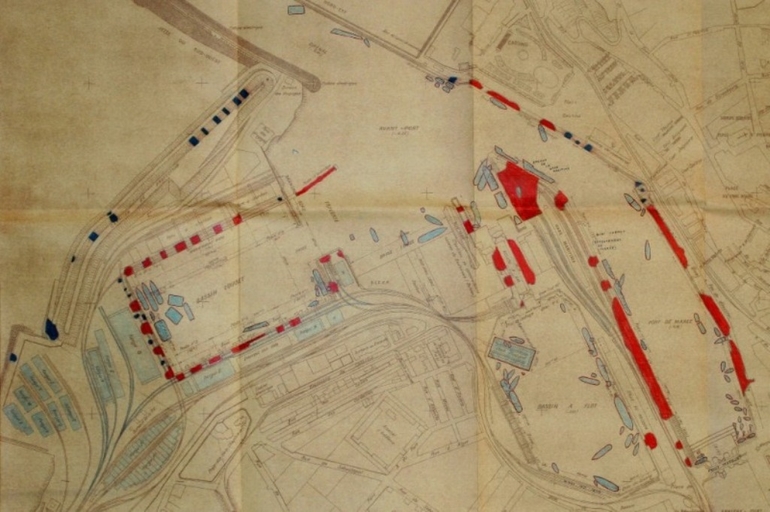 Carte du port de Boulogne-sur-Mer déterminant par différentes couleurs les bâtiments et zones sinistrés.