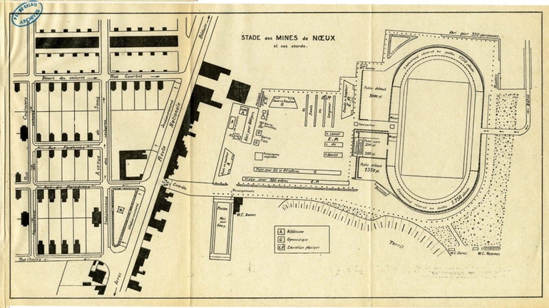 Plan monochrome du stade de Noeux-les-Mines ; la légende détaille les structures consacrées à l'athlétisme, à la gymnastique et à l'éducation physique.