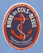 Écusson d'une marque de bière, nommée Cols-bleus (brasserie Delaporte, fondée en 1754), montrant un ancre et une corde qui y est attachée.