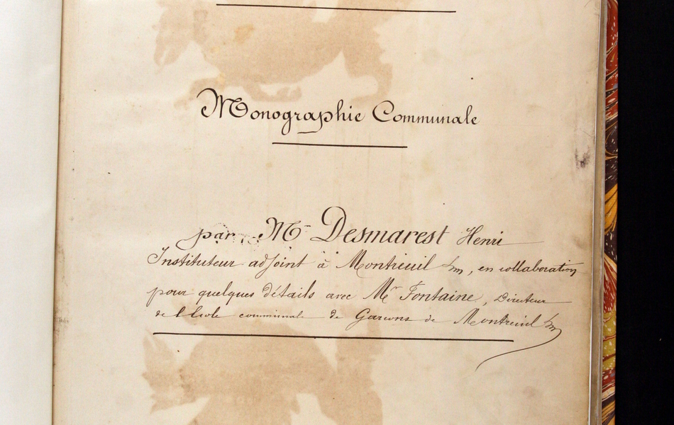 Texte manuscrit sur lequel on lit : "Ville de Montreuil-sur-Mer. Monographie communale, par M. Desmarest Henri, instituteur adjoint à Montreuil-sur-Mer, en collaboration pour quelques détails avec M. Fontaine, directeur de l'école communale de garçons de Montreuil-sur-Mer".