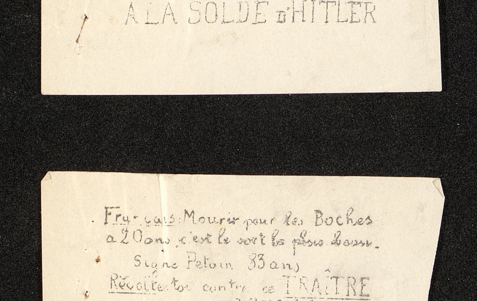 Photographie couleur de deux morceaux de papier sur lesquels on lit : "À mort Darlan le traître à la solde d'Hitler" et "Français, mourir pour les Boches à 20 ans, c'est le sort le plus beau. Signé Pétain, 83 ans. Révolution contre ce traître et contre Vichy".