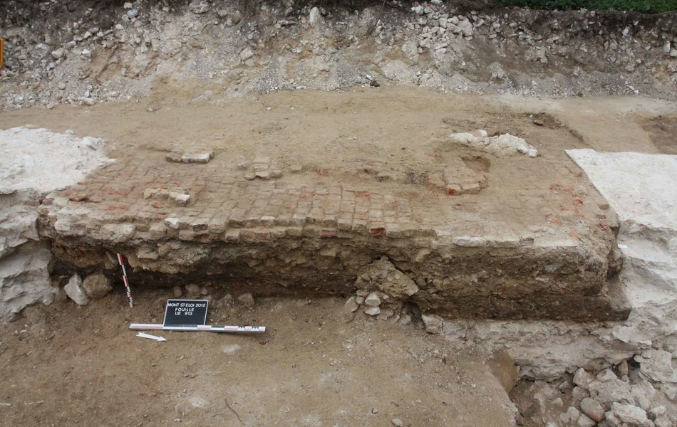 Sol de briques laissé par les ouvriers du 18ième siècle