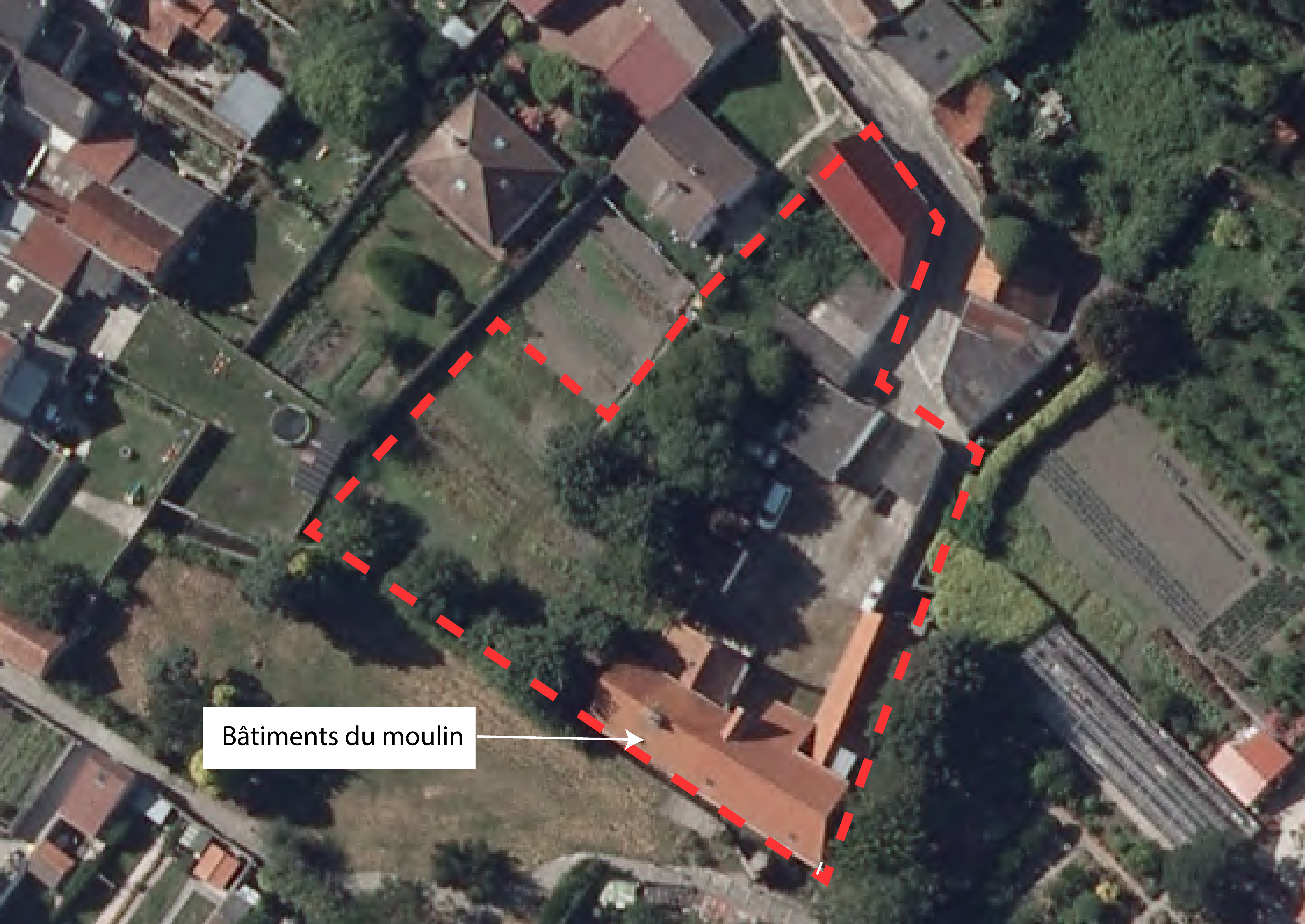 Vue aérienne du secteur de l'emprise où les bâtiments du moulin sont encore présent en 2012.