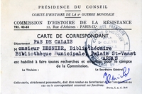 Document imprimé sur lequel on lit "Présidence du Conseil. Comité d'histoire de la 2e guerre mondiale. Commission d'histoire de la Résistance. Carte de correspondant. Département du Pas-de-Calais. Monsieur Besnier, bibliothécaire, bibliothèque municipale, palais Saint-Vaast, Arras, est habilité à faire toutes les recherches et enquêtes pour le compte de la Commission (cette carte, strictement personnelle, doit être rendue au Secrétariat de la Commission au cas où le correspondant cesserait ses fonctions)."