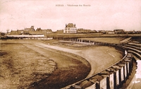 Carte postale sepia montrant un vélodrome.