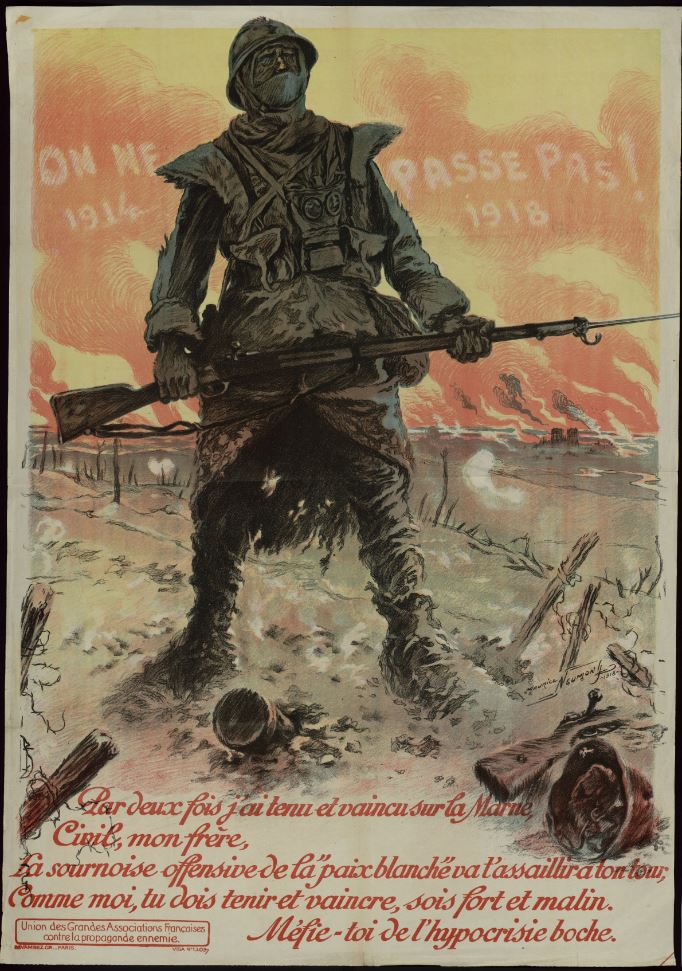 A l'image : Un soldat sur le front, vu de face, fait barrage avec son fusil à baillonette.