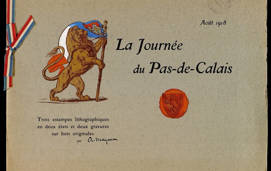 Couverture d'un livre où l'on remarque la gravure couleur d'un lion tenant un drapeau.