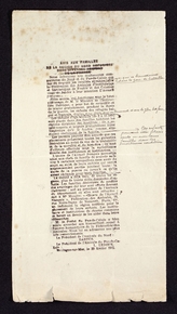 Texte imprimé sur lequel on lit : "Avis aux familles de la région du Nord réfugiées dans diverses régions de France. Nous informons nos malheureux compatriotes du Nord et du Pas-de-Calais qui ont dû évacuer les localités envahies, que la Fédération des Amicales d’instituteurs et institutrices de France et des colonies vient de fonder à leur intention L’Accueil français. Cette œuvre, qui fonctionne sous le haut patronage de M. le Ministre de l’Instruction publique, a pour but de recueillir et de placer gratuitement, pendant la durée de la guerre, les enfants des réfugiés belges et français. Les enfants d’âge scolaire (de 2 à 13 ans) sont placés dans des familles habitant les régions éloignées des hostilités ; ils y seront nourris et soignés gratuitement aussi longtemps qu’il le faudra, comme s’ils étaient réellement de la famille. Les parents peuvent être assurés que ces placements présentent toutes les garanties désirables au point de vue de la tranquillité, de la moralité et du bien-être ; ils sont d’ailleurs effectués sous la surveillance directe des instituteurs et institutrices. L’œuvre de l’Accueil français permettra ainsi aux chefs de famille de pouvoir se livrer à certaines occupations sans avoir du souci au sujet de leurs enfants qui seront soigneusement gardés pendant toute la durée de la guerre ou jusqu’à ce qu’ils soient réclamés pour leurs familles. Le comité a déjà reçu, de toutes les régions, plus de trente mille demandes d’enfants. Les familles désireuses de profiter des avantages qui leur sont offerts devront s’adresser : soit au président de l’Amicale du département où elles sont réfugiées ; soit à Me Mauger, « Œuvre de l’Accueil français », Fédération des Amicales, 73, rue Notre-Dame de Nazareth, Paris, 11e, en indiquant la région préférée pour le placement de leurs enfants. Les instituteurs et institutrices de chaque commune se feront un devoir de les aider dans leurs démarches. M. le Préfet du Pas-de-Calais a bien voulu accorder son bienveillant appui à l’œuvre humanitaire de la Fédération des Amicales. Nous lui en adressons nos plus vifs remerciements. Le président de l’Amicale du Nord : DARTUS. Le président de l’Amicale du Pas-de-Calais : L. LEDOUX. Boulogne-sur-Mer, le 23 février 1915."