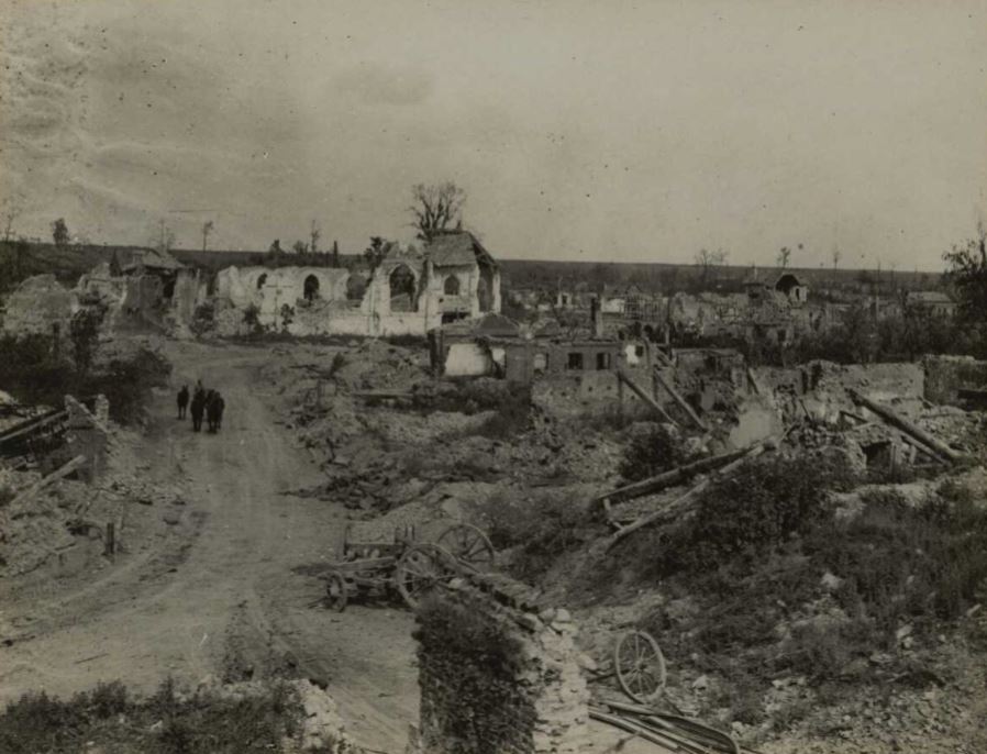 Photographie de la ville de Quéant en ruines