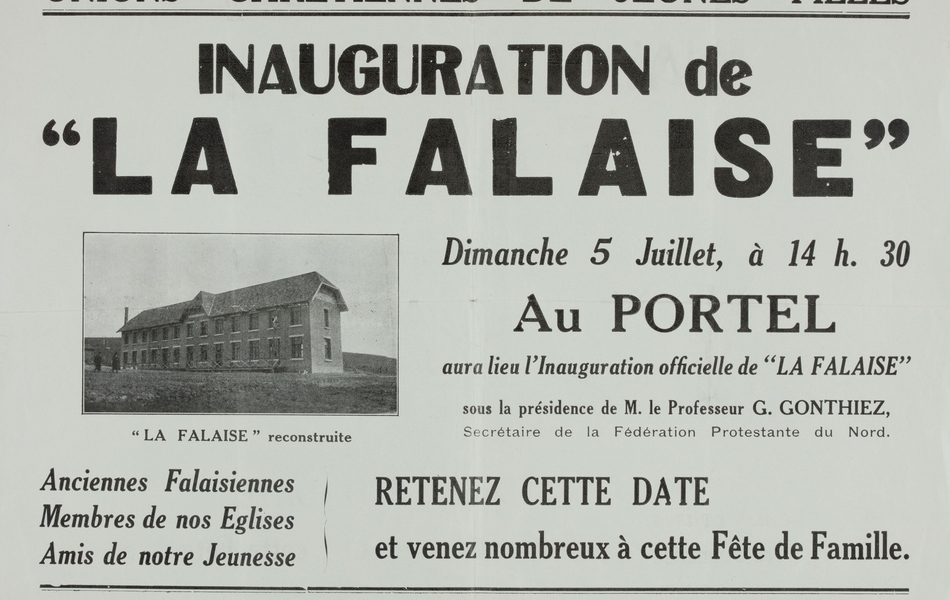 Texte imprimé, sous la photographie du nouveau bâtiment légendée : "La Falaise" reconstruite, on lit : "Unions chrétiennes de jeunes filles. Inauguration de "La Falaise". Dimanche 5 juillet, à 14 h 30 au Portel, aura lieu l'inauguration officielle de "La Falaise", sous la présidence de M. le professeur G. Gonthiez, secrétaire de la fédération protestante du Nord. Anciennes Falaisiennes, membres de nos Églises, amis de notre jeunesse, retenez cette date et venez nombreux à cette fête de famille. Demandez à votre pasteur le programme détaillé de cette journée".