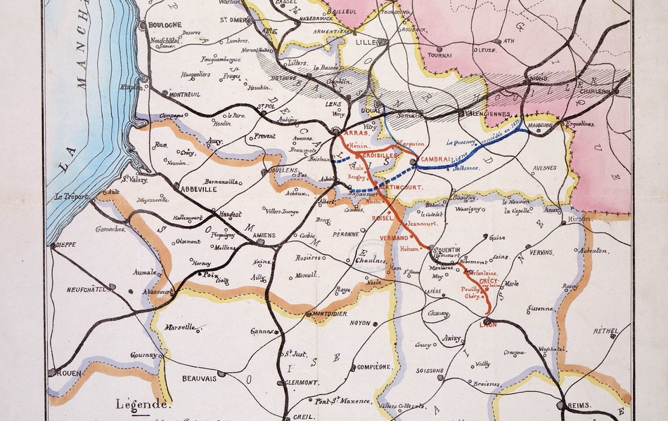 Carte imprimée couleur du Nord-Pas-de-Calais, sur laquelle sont représentés les lignes de chemin de fer traversant la région. 