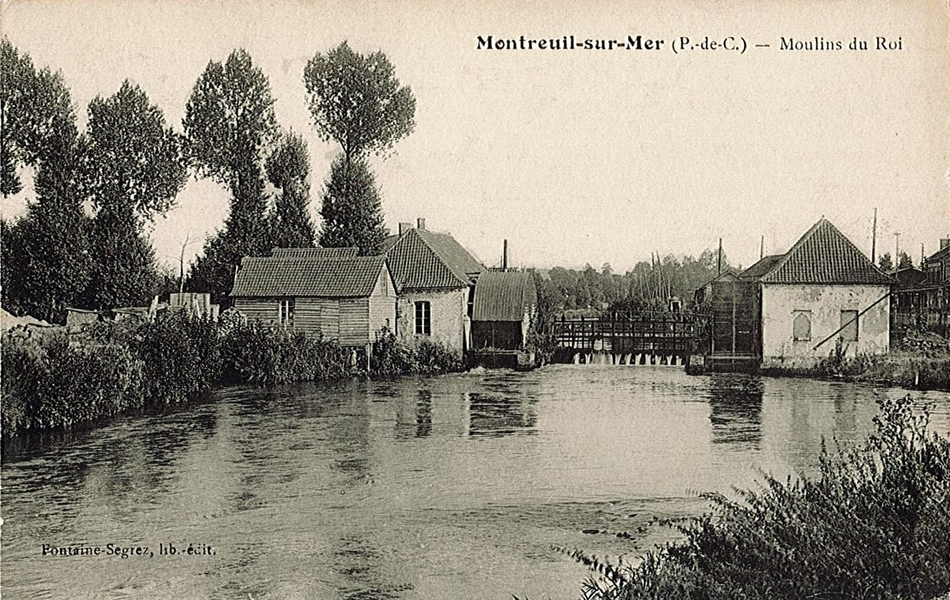 Carte postale noir et blanc représentant un moulin.