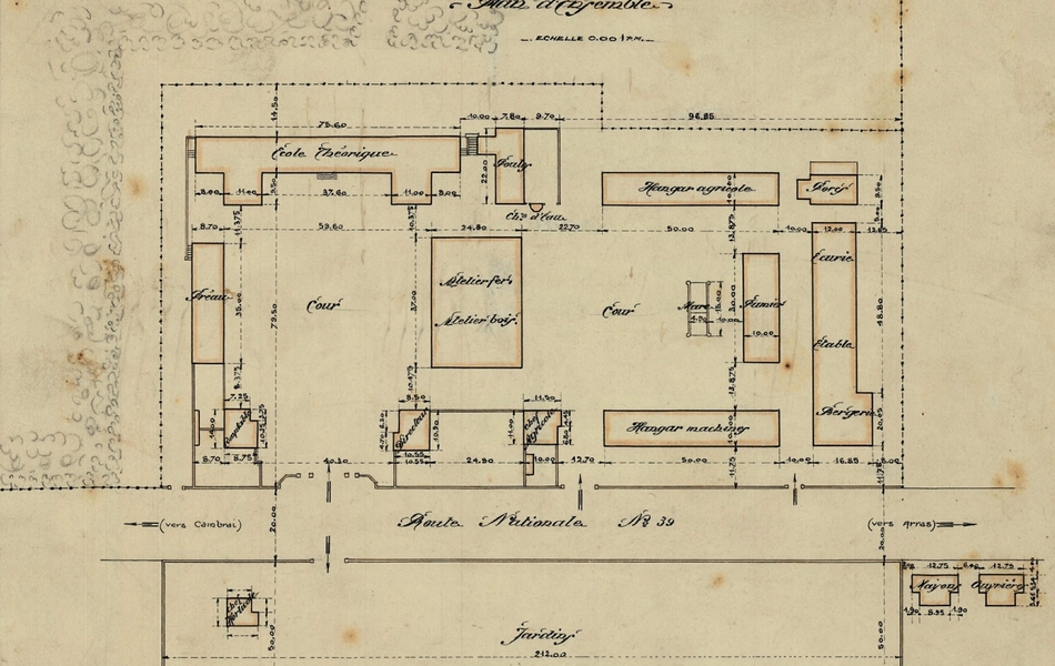 Plan manuscrit d'un bâtiment.