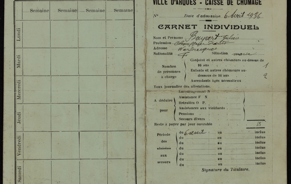 Document imprimé et manuscrit sur lequel on lit : Ville d'Arques, caisse de chômage. Date d'admission : 6 avril 1936. Carnet individuel. Nom et prénoms : Bayart Julien. Profession : chauffeur d'auto. Adresse : Wardrecques. Nationalité : française. Situation : marié. Nombre de personnes à charge : 1 conjoint et autres chômeurs au-dessus de 16 ans, 2 enfants et autres chômeurs au-dessous de 16 ans. Reste à payer par jour ouvrable : 18..."