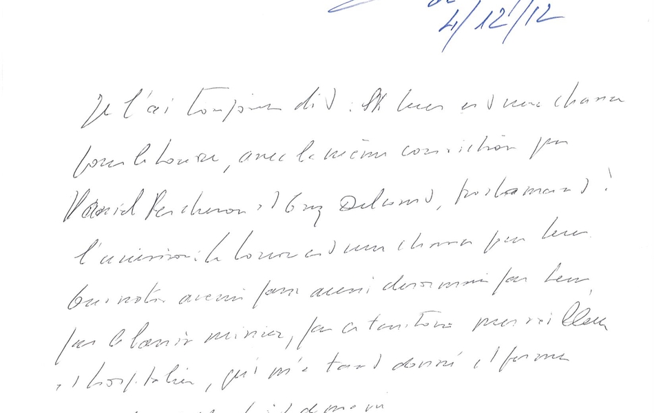 Texte manuscrit sur lequel on lit : "Un moment merveilleux où le rêve est devenu réalité. L'émotion a remplacé l'inquiétude grâce à vous, grâce à toutes celles et tous ceux qui y ont cru. Nous sommes tournés vers une nouvelle et belle histoire humaine. Delcourt, député maire de Lens, 4/12/12. [...]"