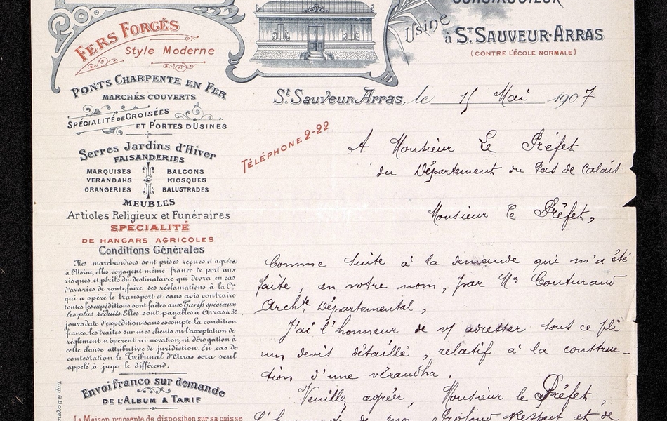 Lettre manuscrite sur laquelle on lit : "À Monsieur le préfet du département du Pas-de-Calais. Monsieur le préfet, Comme suite à la demande qui m'a été faite en votre nom, par M. Couturant, architecte départemental, j'ai l"honneur de vous adresser sous ce pli un devis détaillé, relatif à la construction d'une véranda. Veuillez agréer, Monsieur le préfet, l'hommage de mon profond respect et de mon entier dévouement. [signé] Divry".