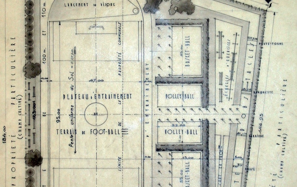 Plan monochrome d'un stade et ses infrastructures.