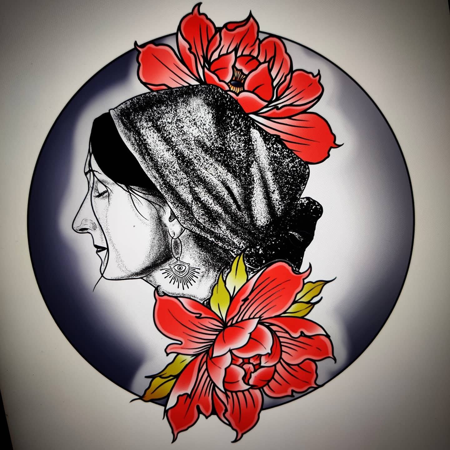 Tatouage colorisé montrant une tête de femme de profil.