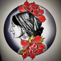 Tatouage colorisé montrant une tête de femme de profil.