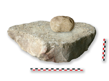 Meule ve et vient et sa molette à mouture.